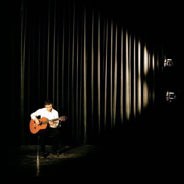 stage_guitar.jpg