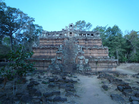 Représentation pyramidale du mythique Mont Meru