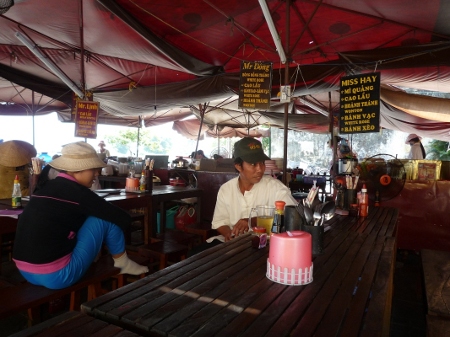 une table, un patron ou une patronne